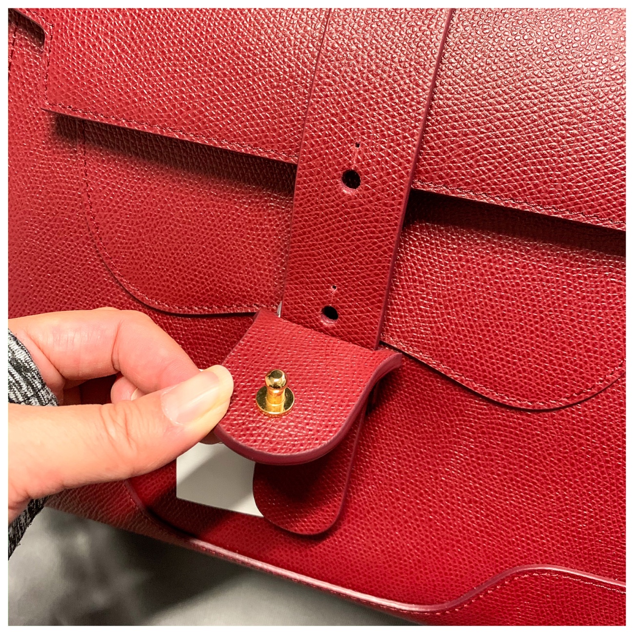 New SENREVE Aria Belt Bag Pebbled Leather Merlot