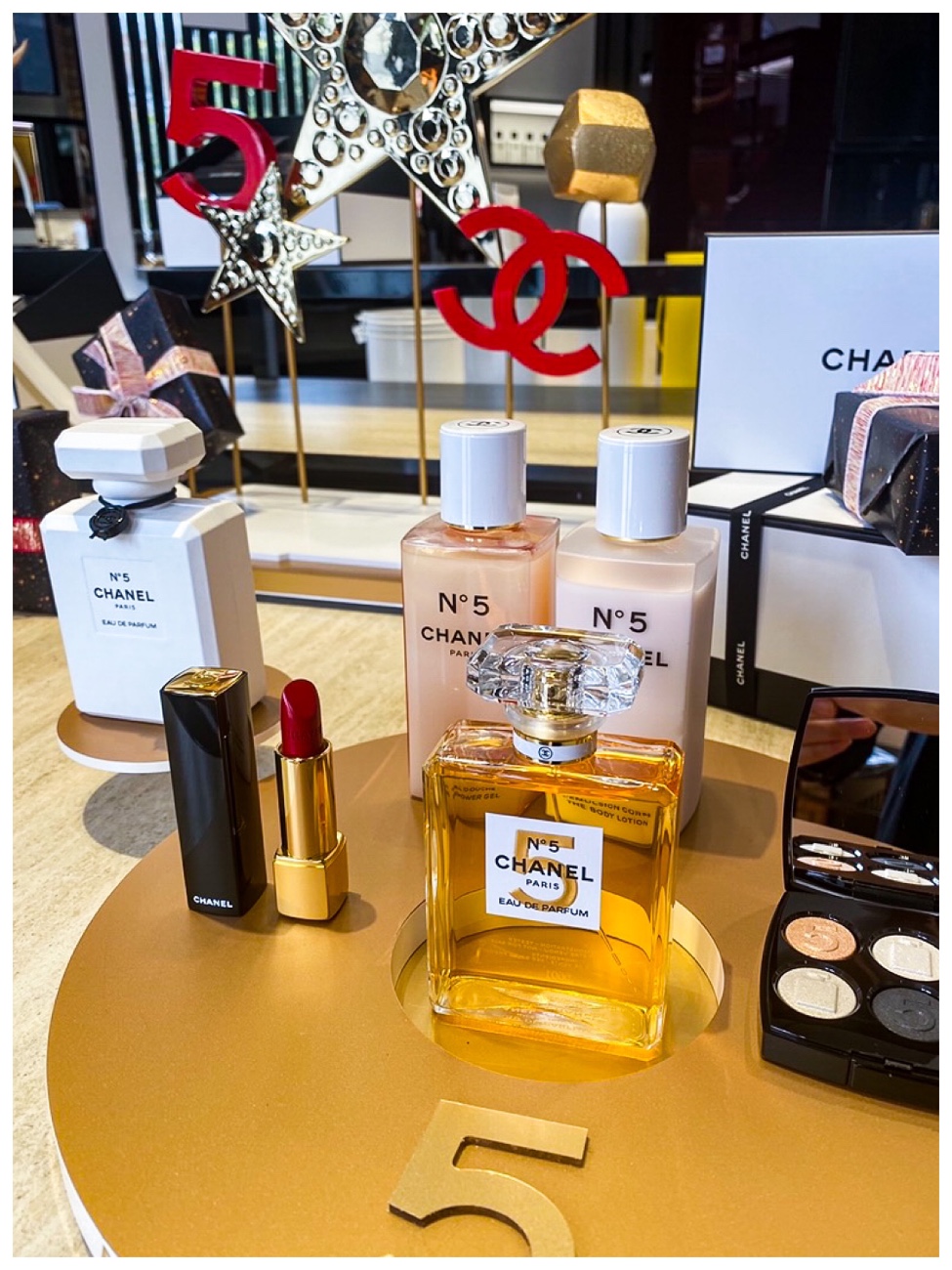 Chanel N°5 Holiday 2021 Collection