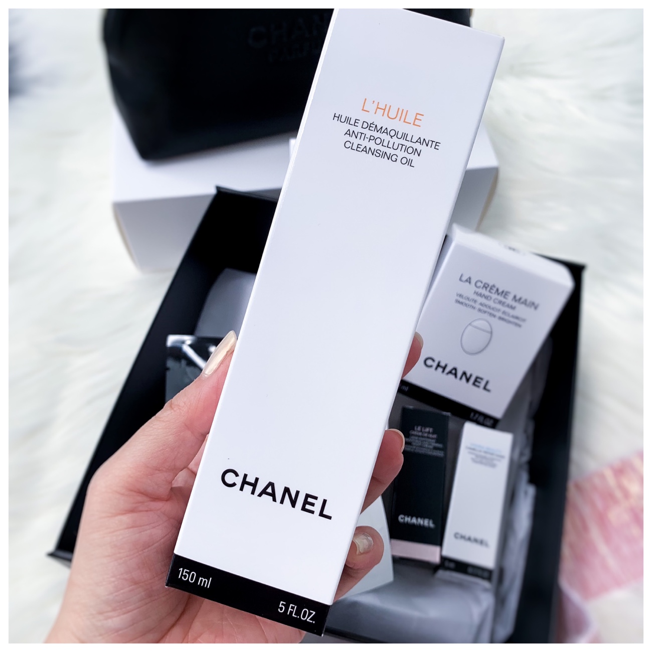 ELE Health & Beauty: We Review Chanel's L'Eau Anti-Pollution Micellar Water  and L'Huile Anti-Pollution Cleansing Oil 