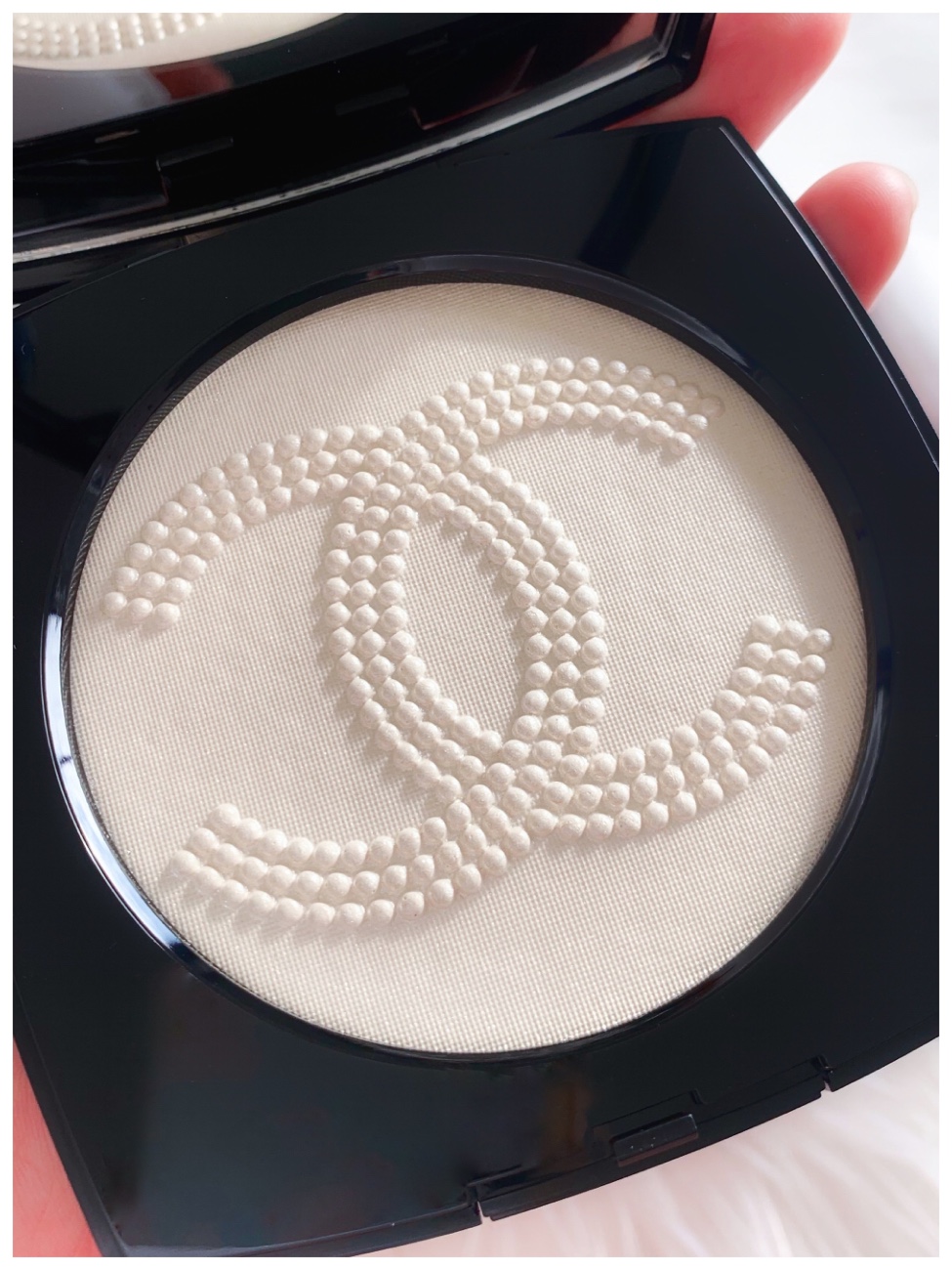 Chanel Highlighters Poudre Lumiere and Le Signe du Lion - The